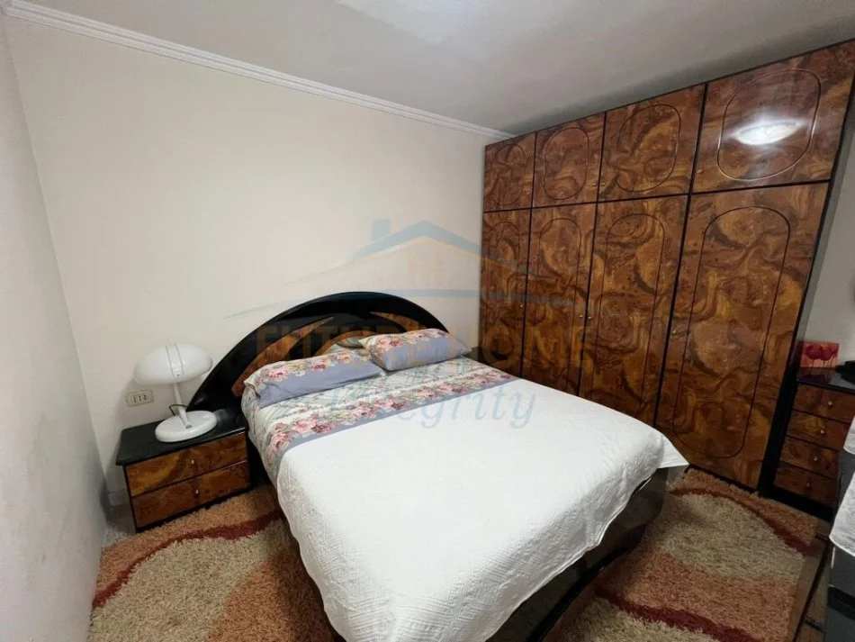 Tirane, jepet me qera garsonier 1+1 Kati 3, 74 m² 400 € (Rruga e Elbsanit)