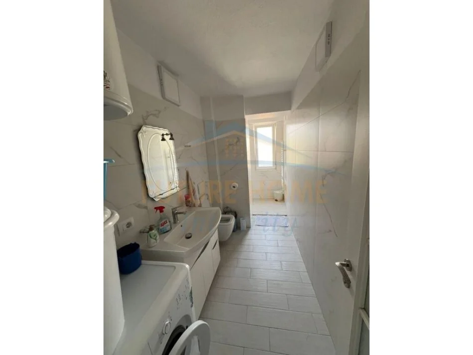 Tirane, jepet me qera garsonier 1+1 Kati 3, 74 m² 400 € (Rr e Elbasanit)
