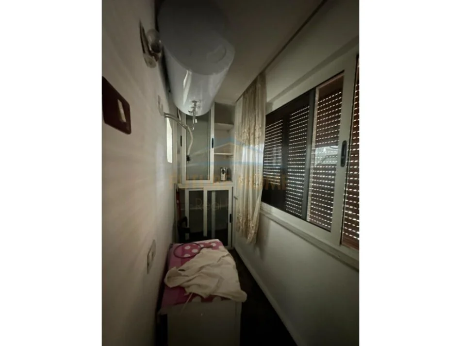 Tirane, jepet me qera apartament 2+1+Ballkon Kati 2, 73 m² 400 € (Laprak)