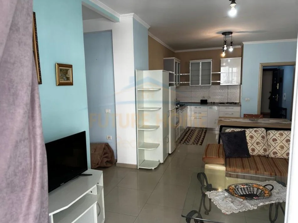 Tirane, jepet me qera apartament 2+1+Ballkon Kati 5, 98 m² 400 € (Yzberisht)
