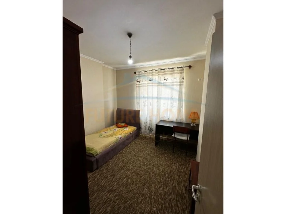 Tirane, jepet me qera apartament 2+1+Ballkon Kati 5, 98 m² 400 € (Yzberisht)