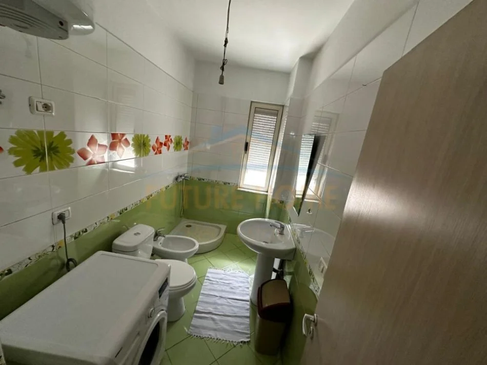 Tirane, jepet me qera apartament 2+1+Ballkon Kati 5, 98 m² 400 € (Yzberisht)