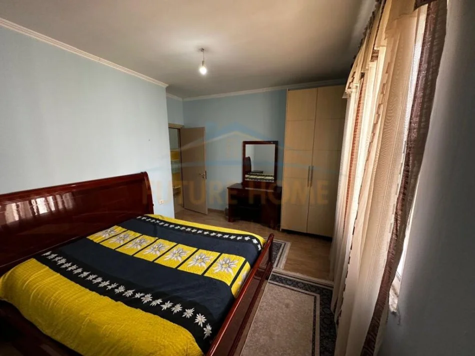 Tirane, jepet me qera apartament 2+1+Ballkon Kati 5, 98 m² 400 € (Yzberisht)