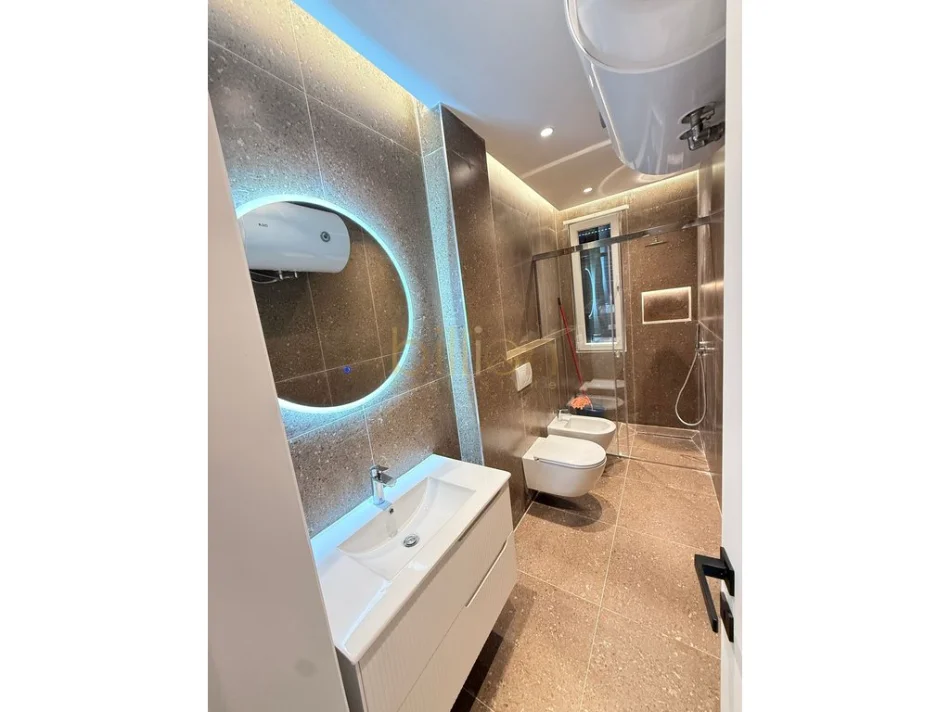 Tirane, shitet 2+1 , 79 m² (Materniteti i ri)