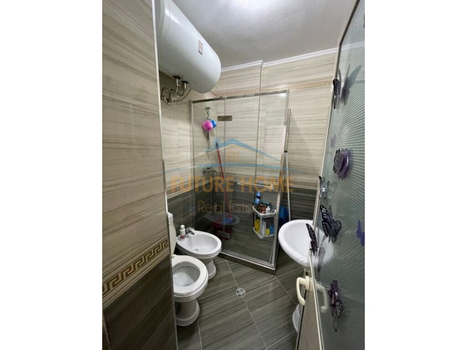 Tirane, jepet me qera apartament 2+1+Ballkon Kati 2, 600 €, 21 Dhjetori, Rruga Muhamet Gjollesha
