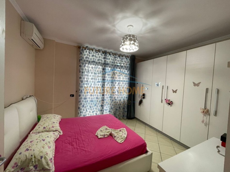 Tirane, jepet me qera apartament 2+1+Ballkon Kati 2, 600 €, 21 Dhjetori, Rruga Muhamet Gjollesha