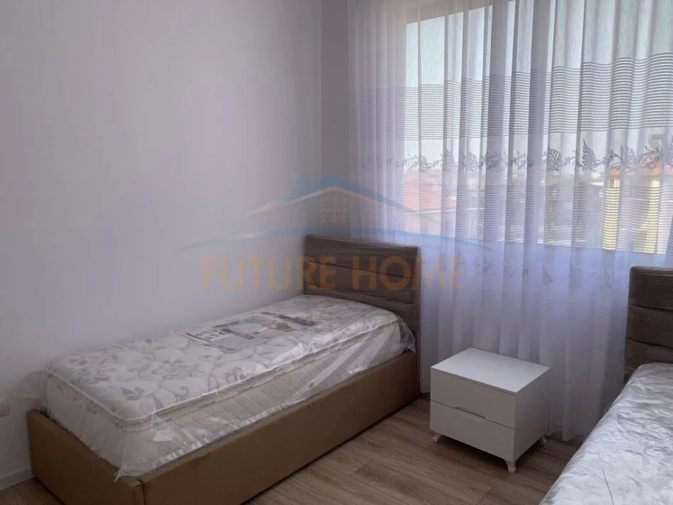 Durres, jepet me qera apartament 3+1 Kati 3, 150 m² 500 € (galaktiku durres)