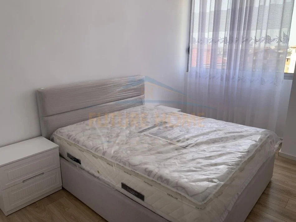 Durres, jepet me qera apartament 3+1 Kati 3, 150 m² 500 € (galaktiku durres)