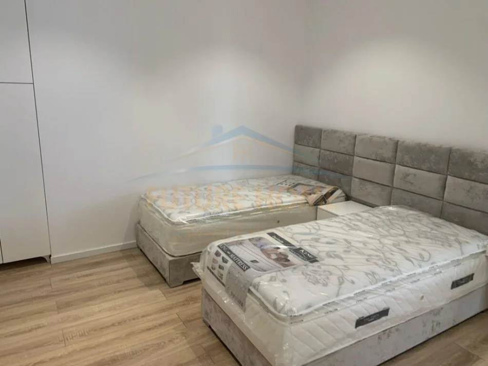 Durres, jepet me qera apartament 3+1 Kati 3, 150 m² 500 € (galaktiku durres)