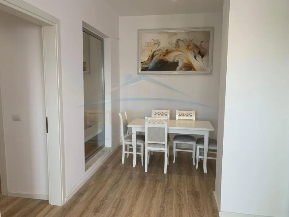 Durres, jepet me qera apartament 3+1 Kati 3, 150 m² 500 € (UKD)