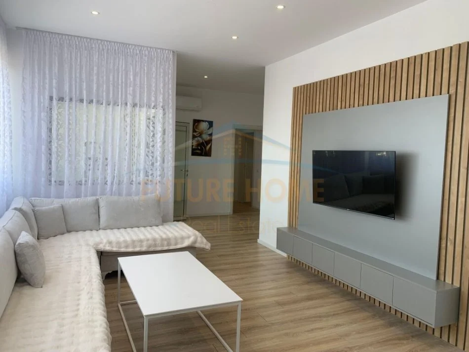 Durres, jepet me qera apartament 3+1 Kati 3, 150 m² 500 € (UKD)