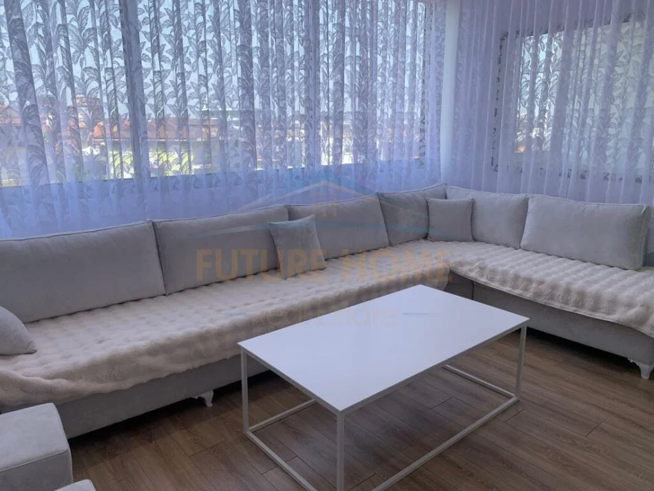 Durres, jepet me qera apartament 3+1 Kati 3, 150 m² 500 € (UKD)