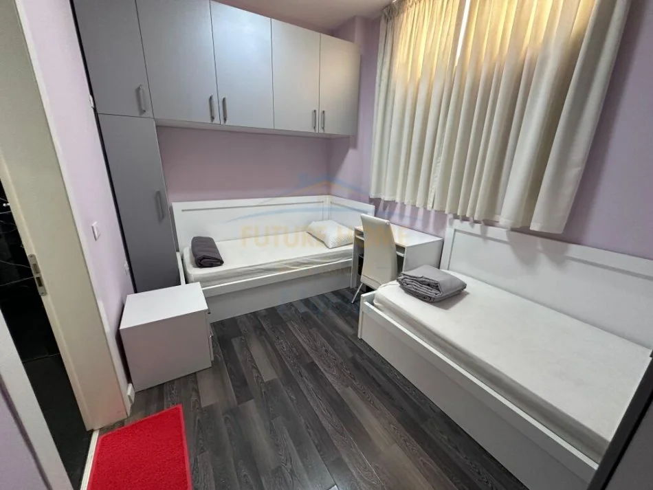 Tirane, jepet me qera apartament 2+1 Kati 3, 105 m² 700 € (Liqeni Thate)
