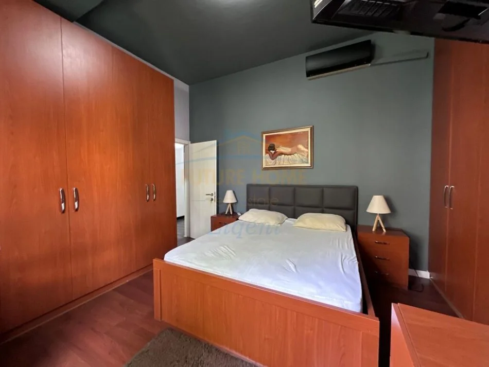 Tirane, jepet me qera apartament 2+1 Kati 3, 105 m² 700 € (Liqeni Thate)