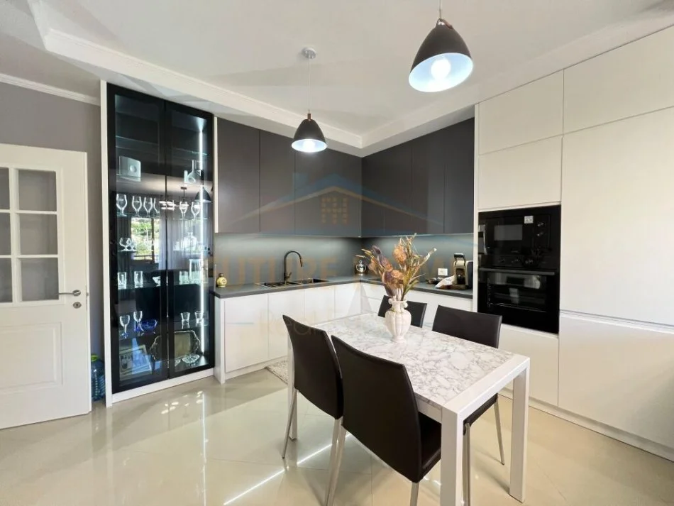 Durres, shitet apartament 2+1 Kati 7, 86 m² 120.000 € (Shkembi i Kavajes , Durres)