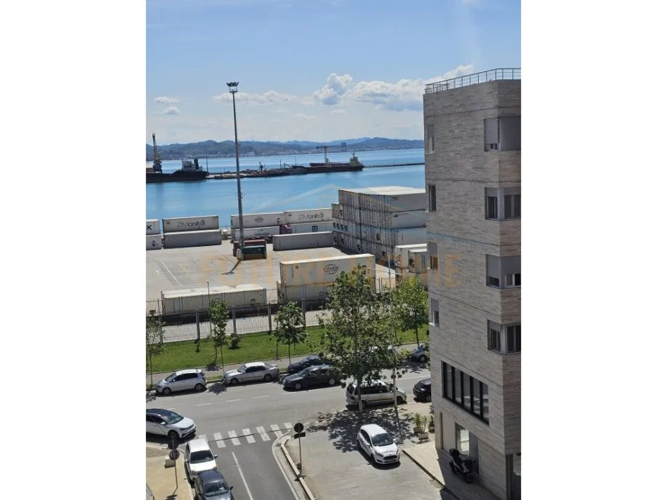 Durres, shitet apartament 2+1 Kati 4, 113 m² 320.000 € (Rruga Portit, Durres)