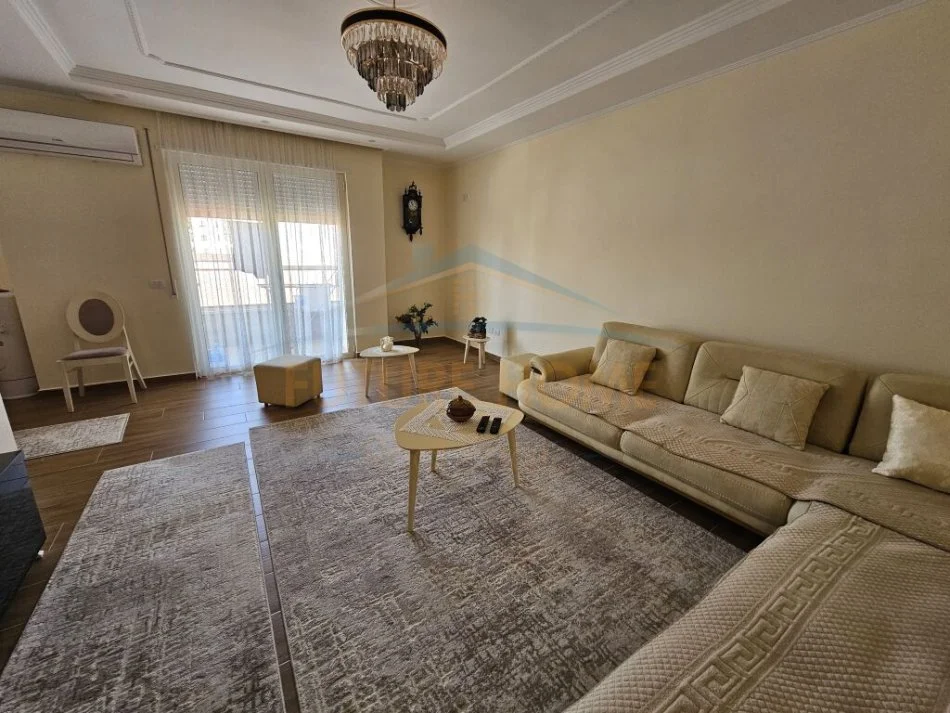 Durres, shitet apartament 2+1 Kati 4, 113 m² 320.000 € (Rruga Portit, Durres)