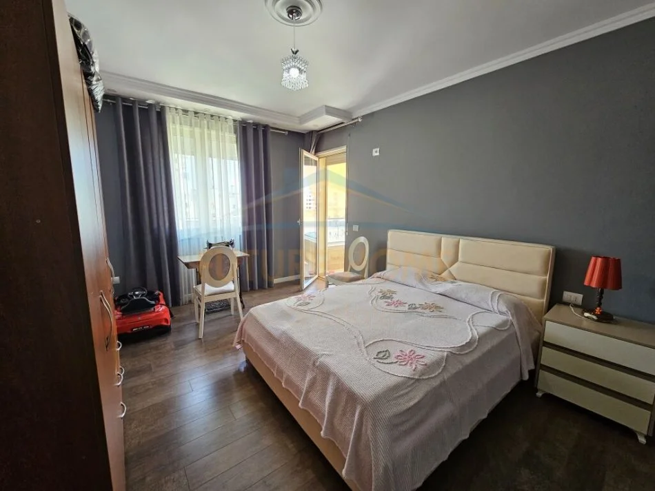 Durres, shitet apartament 2+1 Kati 4, 113 m² 320.000 € (Rruga Portit, Durres)