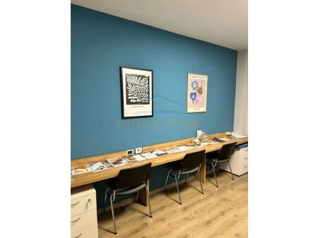 Tirane, jepet me qera ambjent biznesi Kati 5, 140 m² 2.500 € (Rruga Brigada e VIII, Bllok, Tirane, AREA42270)