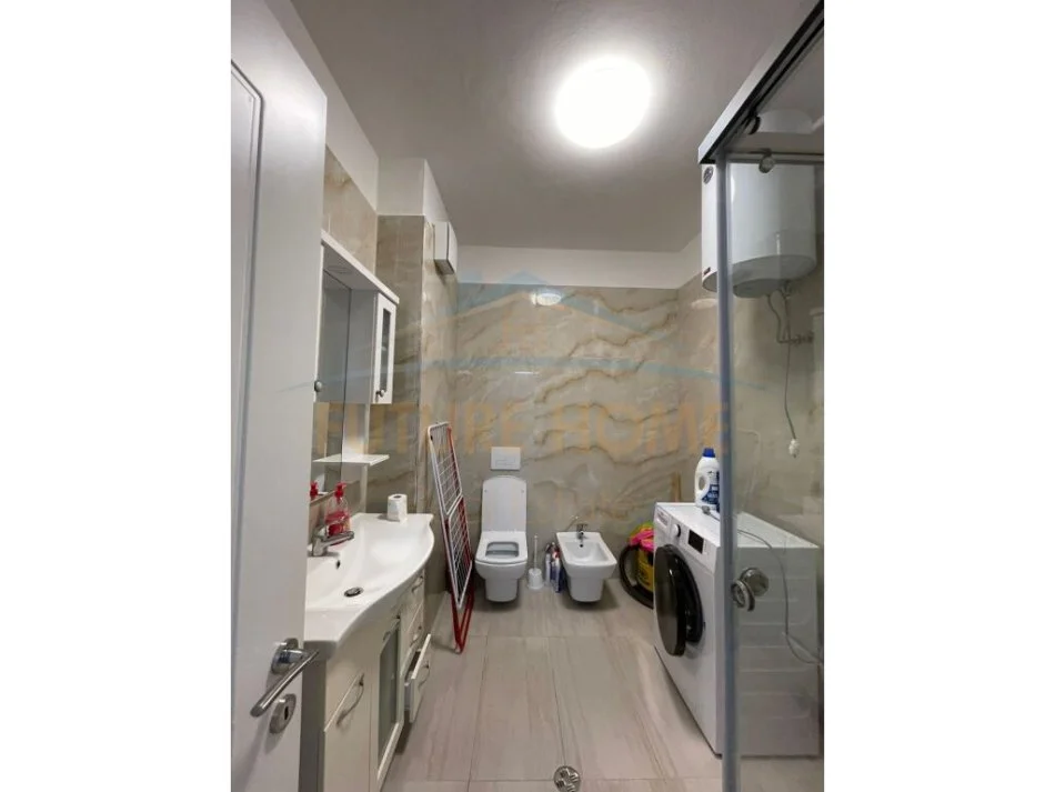 Durres, shitet apartament 1+1 Kati 4, 156 m² 120.000 € (Qerret , Durres)