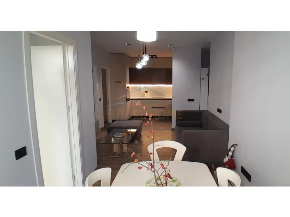 Tirane, shitet apartament 3+1+Ballkon Kati 2, 111 m² 140.000 € (Fresku)