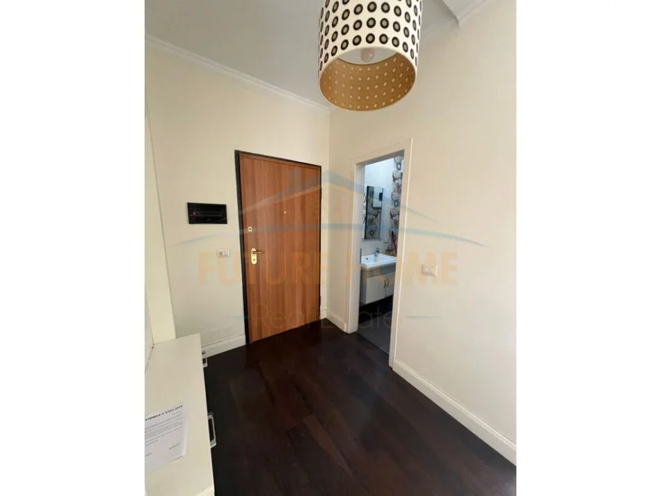 Tirane, jepet me qera apartament 2+1 Kati 2, 103 m² 650 € (KOMUNA E PARISIT)