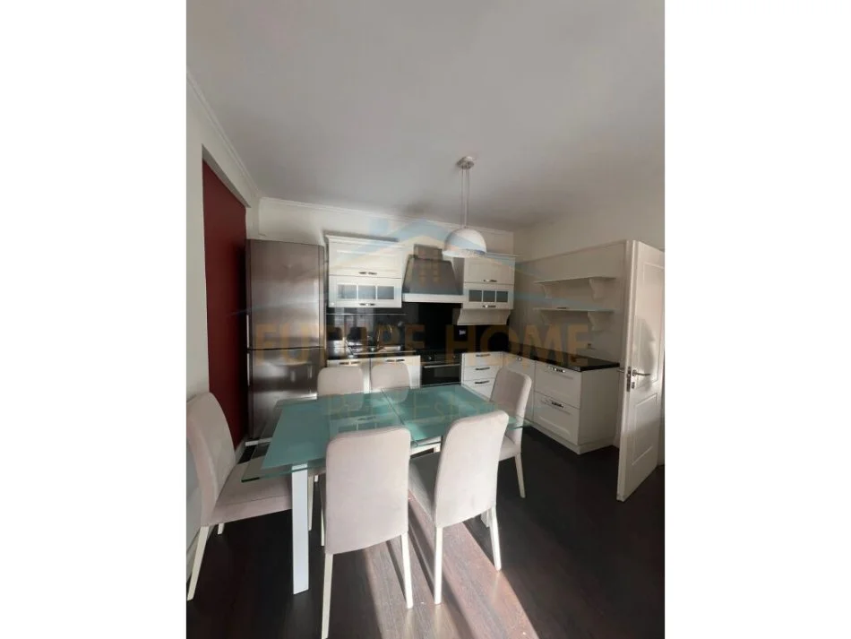 Tirane, jepet me qera apartament 2+1 Kati 2, 103 m² 650 € (KOMUNA E PARISIT)