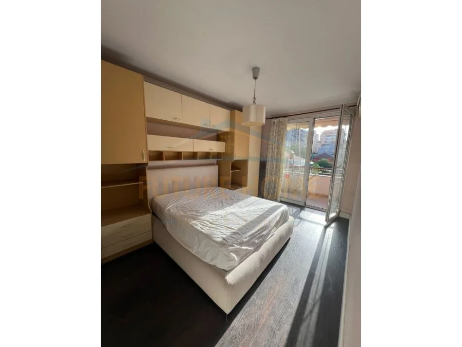 Tirane, jepet me qera apartament 2+1 Kati 2, 103 m² 650 € (KOMUNA E PARISIT)