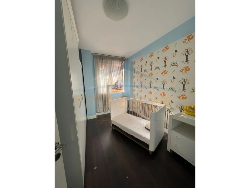 Tirane, jepet me qera apartament 2+1 Kati 2, 103 m² 650 € (KOMUNA E PARISIT)
