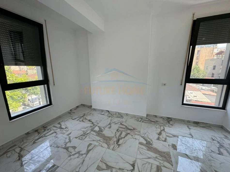 Tirane, jepet me qera apartament 2+1 Kati 1, 120 m² 800 € (Ali Demi)
