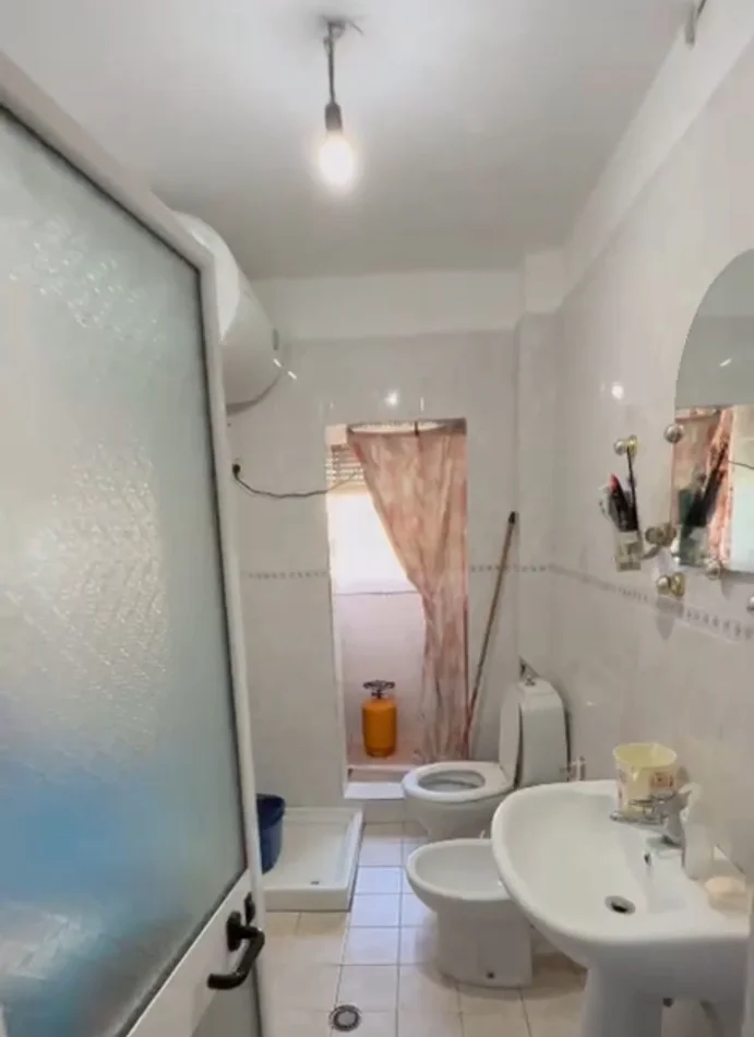 Tirane, shitet apartament 1+1 Kati 5, 59 m² 105.000 € (Rruga Irfan Tomini)