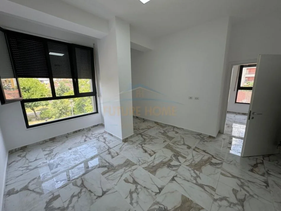 Tirane, jepet me qera apartament 2+1 Kati 1, 120 m² 800 € (Ali Demi)