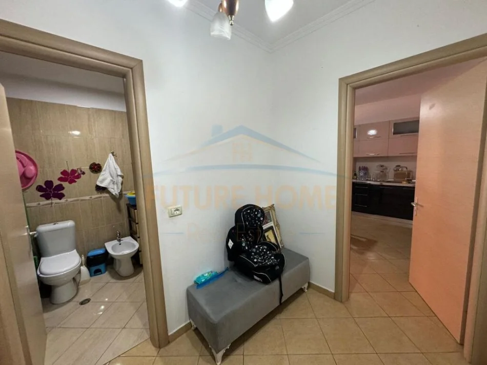 Tirane, shitet apartament 1+1 Kati 3, 80 m² 90.000 € (YZBERISHT)