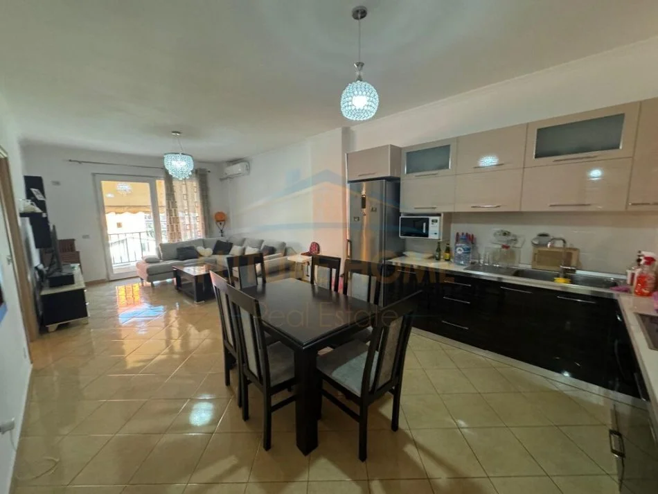 Tirane, shitet apartament 1+1+Ballkon Kati 3, 80 m² 90.000 € (Yzberisht)