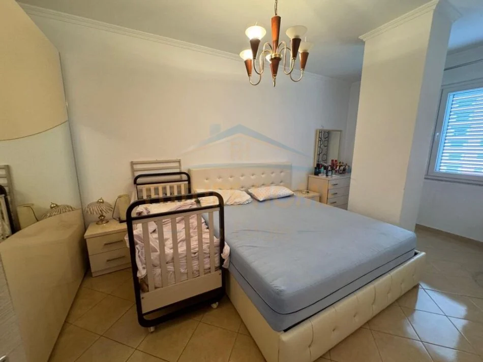 Tirane, shitet apartament 1+1 Kati 3, 80 m² 90.000 € (YZBERISHT)