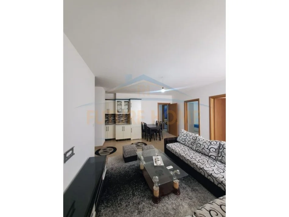 Tirane, jepet me qera 2+1 Kati 6, 79 m² 400 € (Fresk)