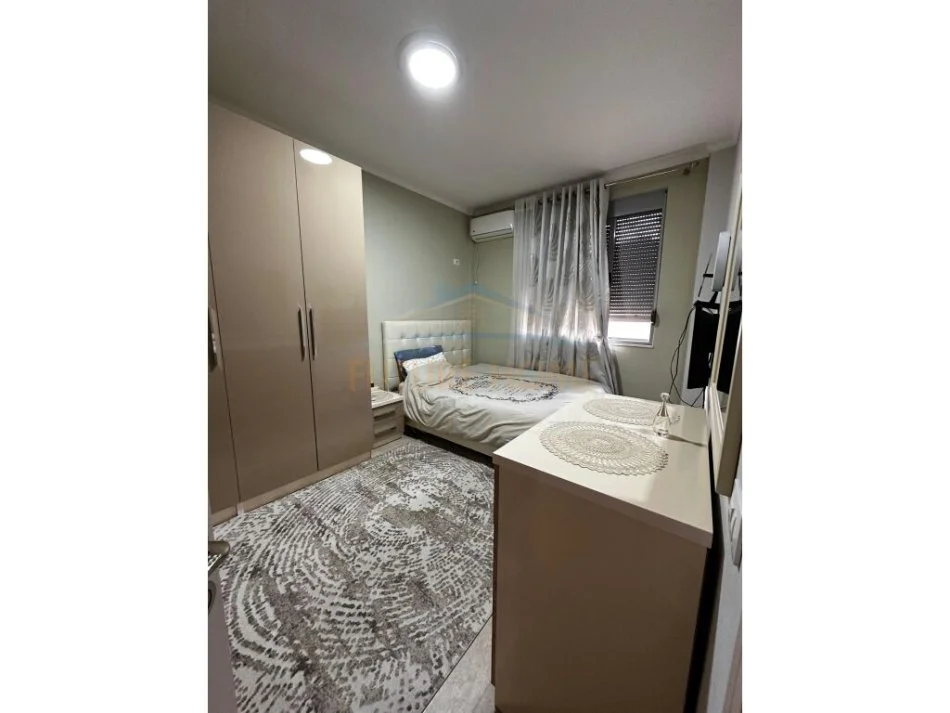 Tirane, jepet me qera apartament 2+1+Ballkon Kati 2, 96 m² 800 € (Liqeni i Thate)