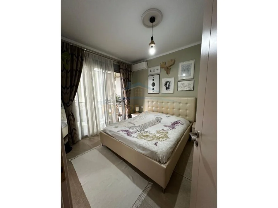 Tirane, jepet me qera apartament 2+1+Ballkon Kati 2, 96 m² 800 € (Liqeni i Thate)