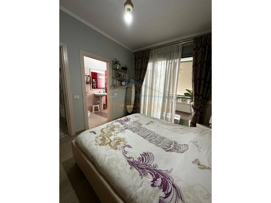 Tirane, jepet me qera apartament 2+1+Ballkon Kati 2, 96 m² 800 € (Liqeni i Thate)