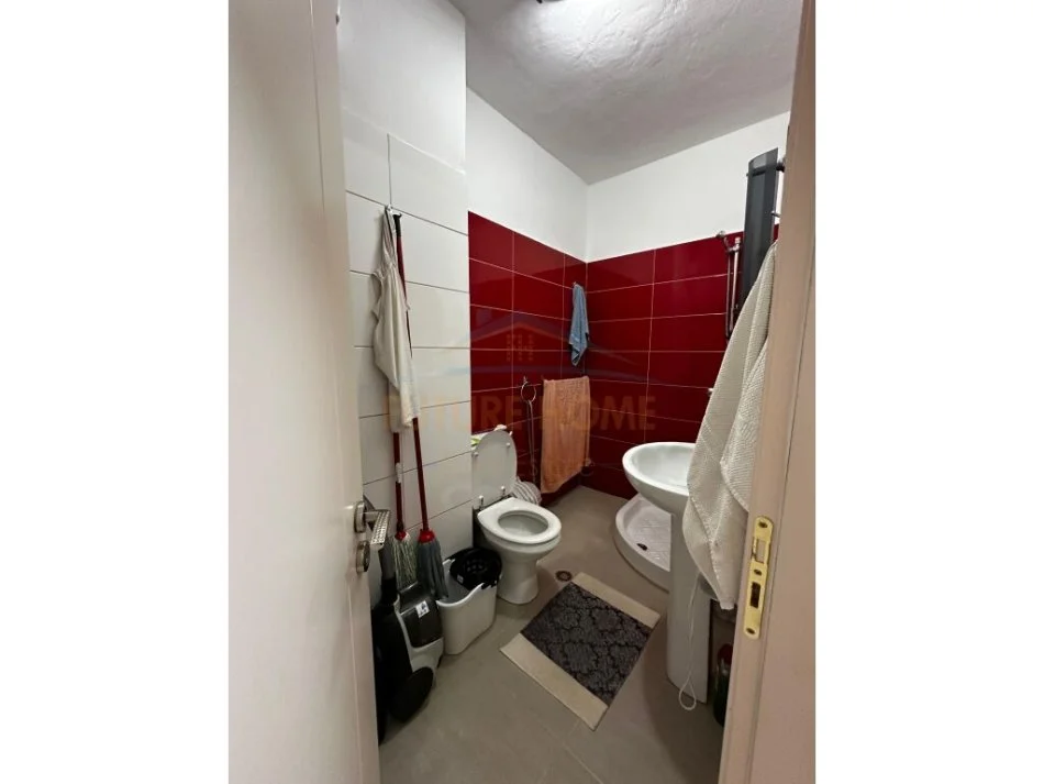 Tirane, jepet me qera apartament 2+1 Kati 2, 96 m² 800 € 