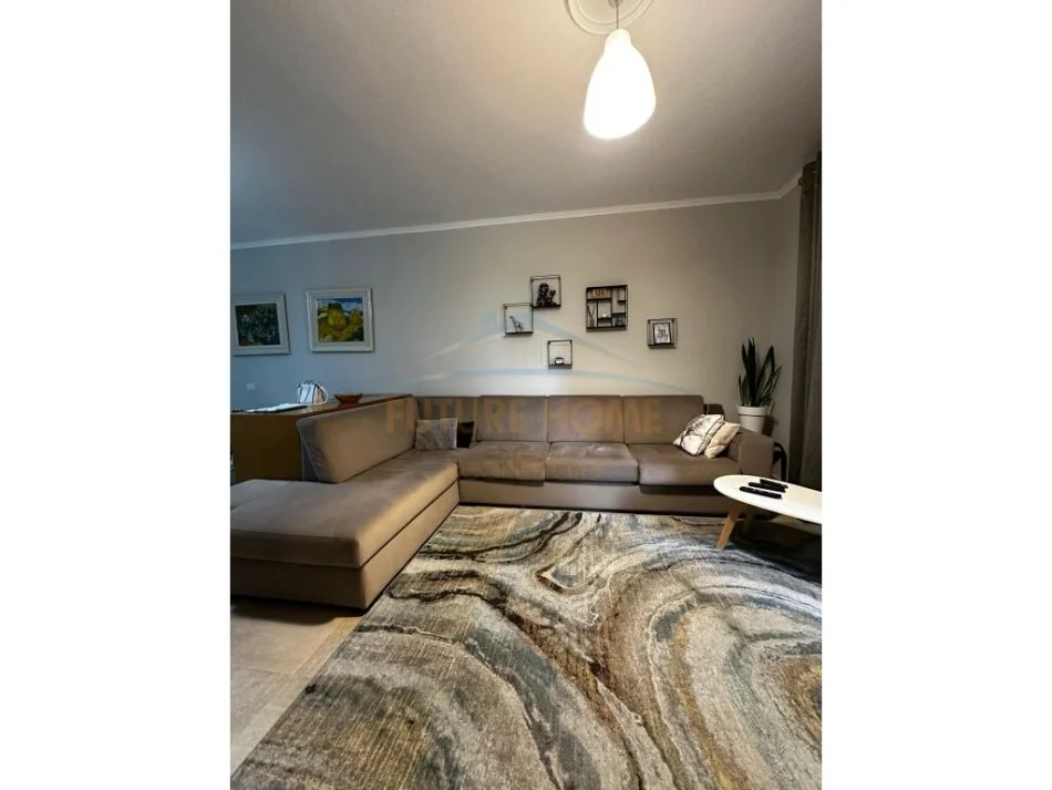 Tirane, jepet me qera apartament 2+1 Kati 2, 96 m² 800 € 