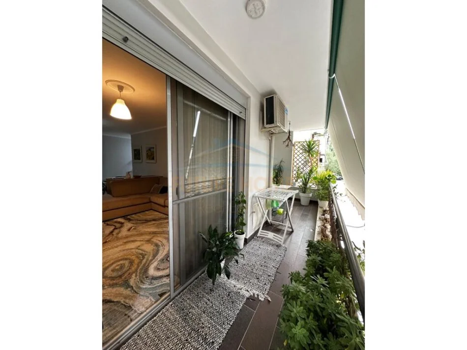 Tirane, jepet me qera apartament 2+1 Kati 2, 96 m² 800 € 