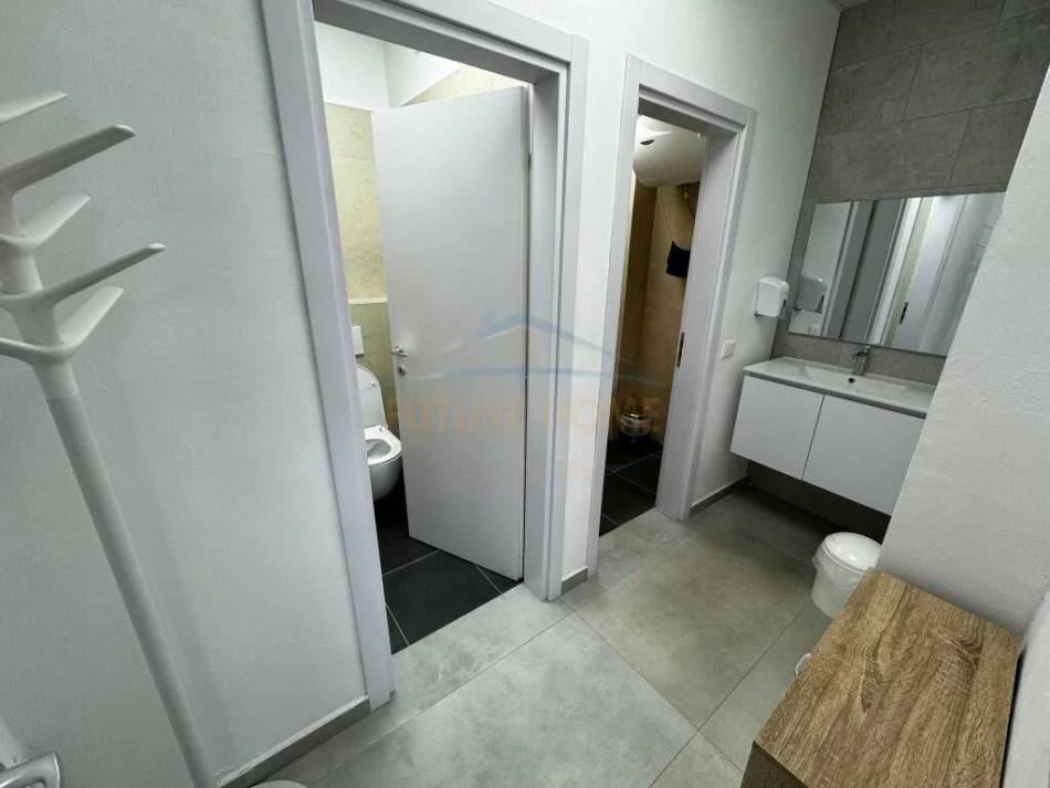 Tirane, shitet apartament 3+1+Ballkon , 261 m² 260.000 € (Yzberisht)