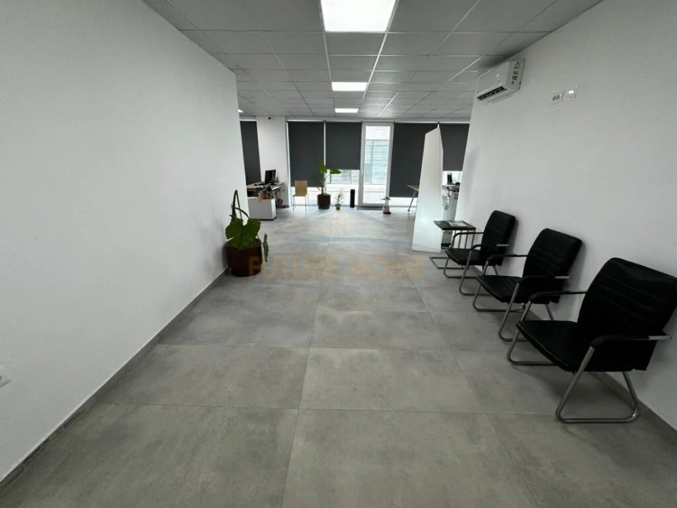 Tirane, shitet apartament 3+1+Ballkon , 261 m² 260.000 € (Yzberisht)