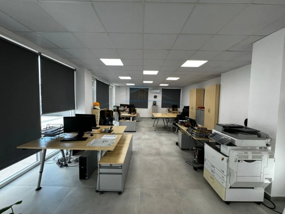 Tirane, shitet apartament 3+1+Ballkon , 261 m² 260.000 € (Yzberisht)