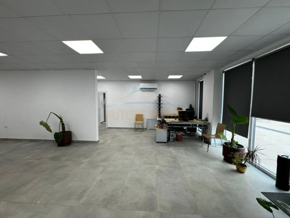 Tirane, shitet apartament 3+1+Ballkon , 261 m² 260.000 € (Yzberisht)