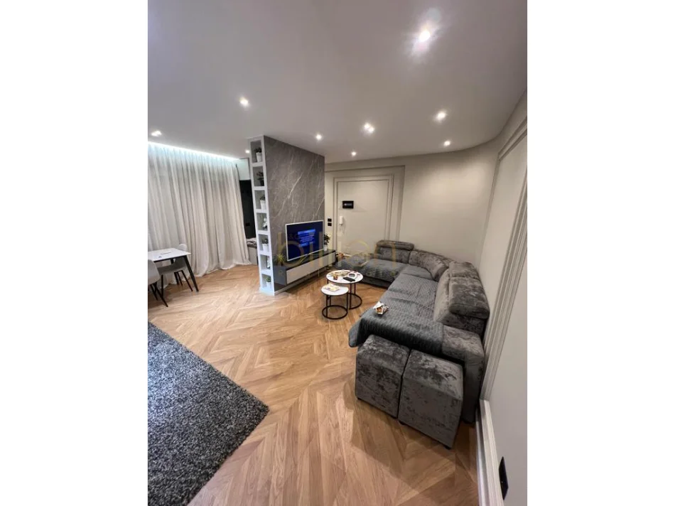 Tirane, jepet me qera apartament 1+1 Kati 1, 73 m² 650 € (Kodra e Diellit 1),Billion4972