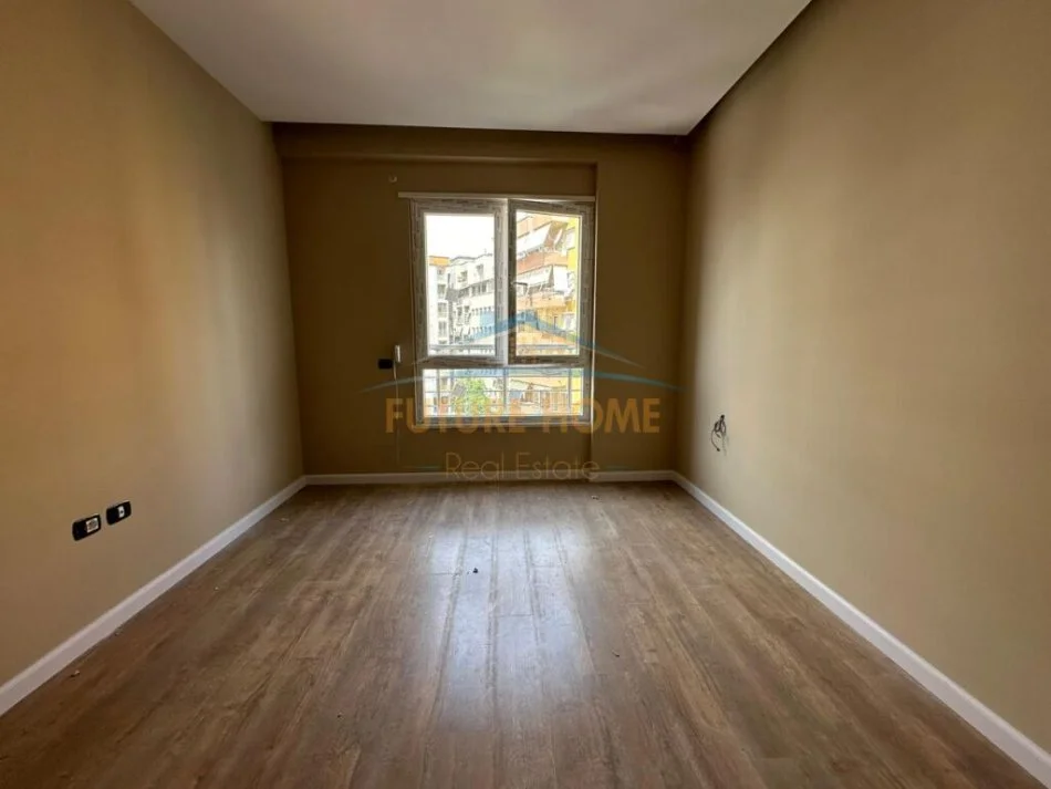 Tirane, jepet me qera apartament 2+1 Kati 3, 63 m² 600 € (Komuna e Parisit)