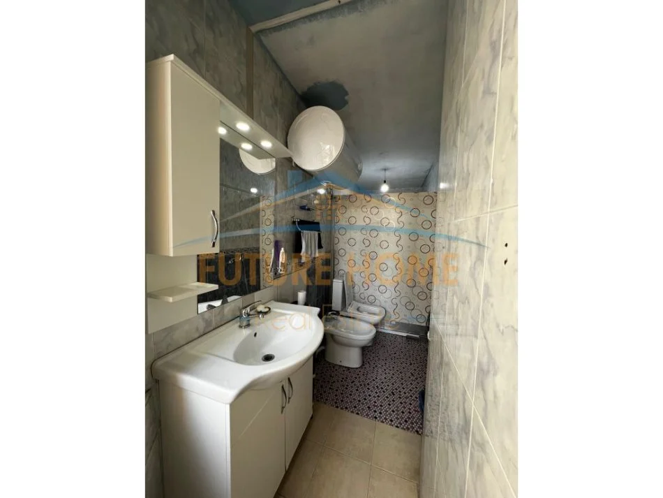 Tirane, jepet me qera apartament 2+1 Kati 4, 80 m² 600 € (RRUGA E ELBASANIT)