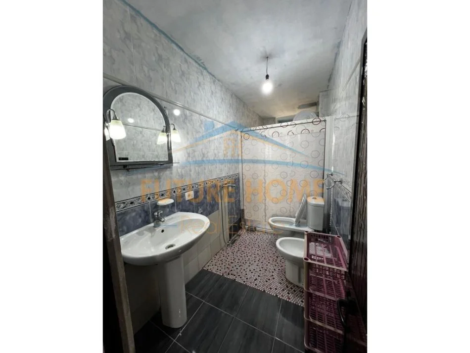 Tirane, jepet me qera apartament 2+1 Kati 4, 80 m² 600 € (RRUGA E ELBASANIT)
